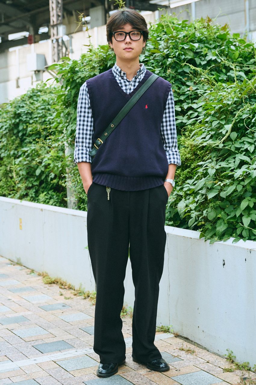 季節感と洒落感がほしいなら“ベスト”が正解！シャツのうえに羽織るだけの簡単コーディネイト3選 - 2枚目の画像