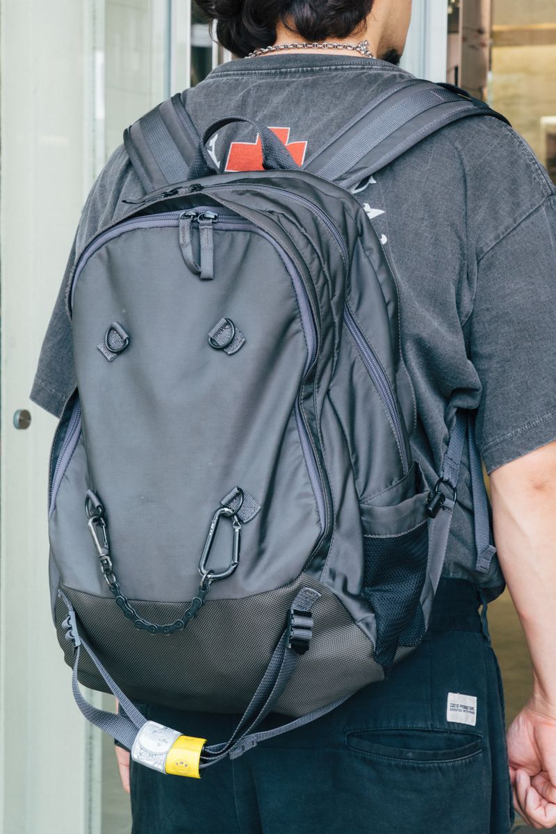 エモーショナリーアンアべイラブルのTシャツコーディネート | 251011-0133-35 本間博樹 6枚目の写真