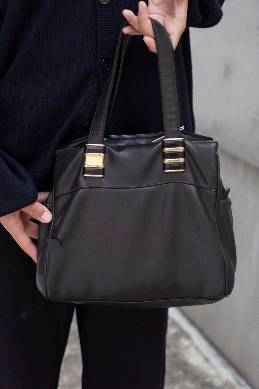 秋はやっぱり“カーディガン”！着脱も便利で品もある羽織モノ、その好サンプルを街角で - 3枚目の画像