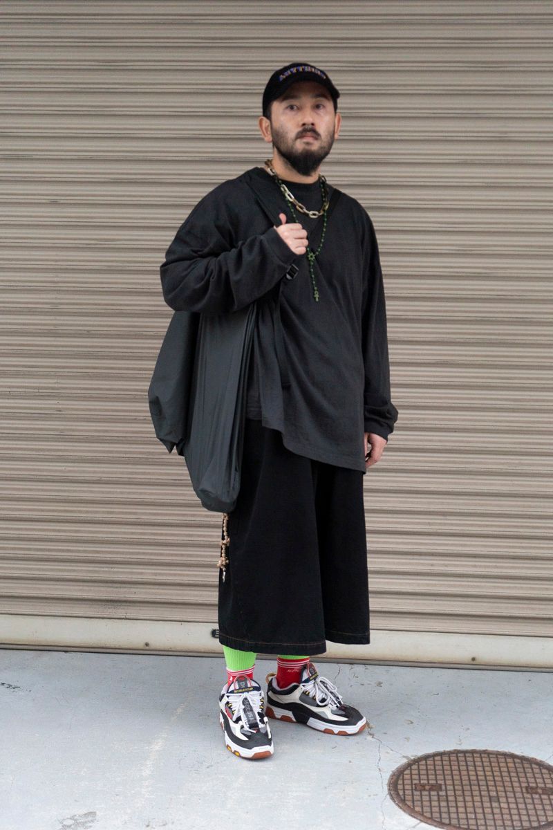 ウィリーチャバリアのTシャツコーディネート | 251011-0255-56 大嶋篤志 2枚目の写真