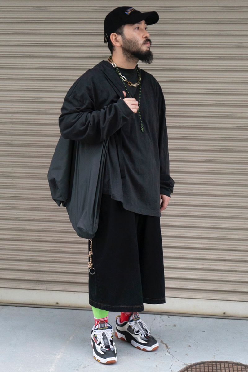 ウィリーチャバリアのTシャツコーディネート | 251011-0255-56 大嶋篤志