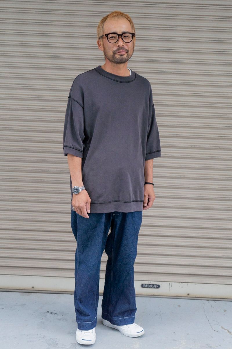 チャンピオン×モンキータイムのスウェットコーディネート | 251011-0315-28 佐藤直也