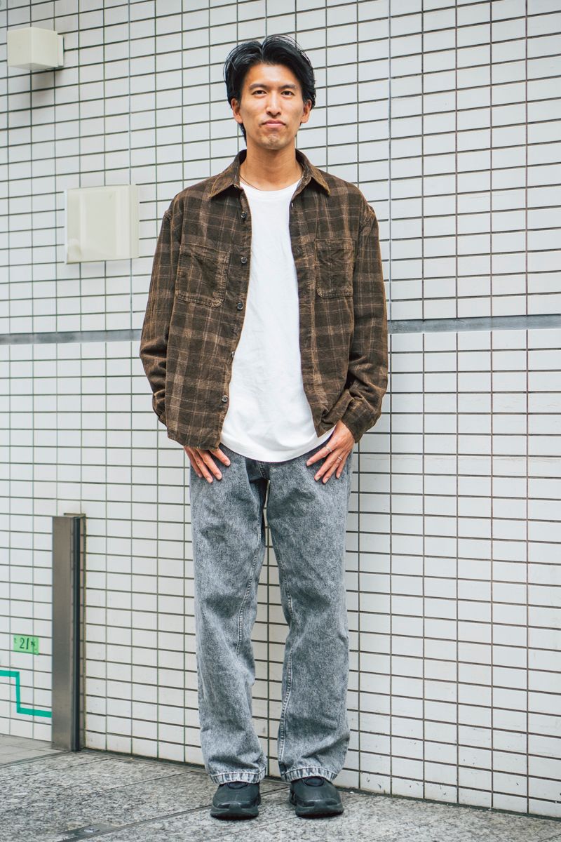 シャツ ザラ  Tシャツ リー  デニム ザラ  シューズ ナイキ  ネックレス 不明  リング 不明