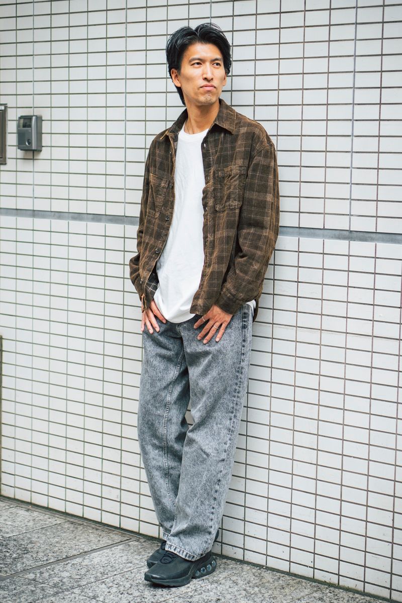 シャツ ザラ  Tシャツ リー  デニム ザラ  シューズ ナイキ  ネックレス 不明  リング 不明