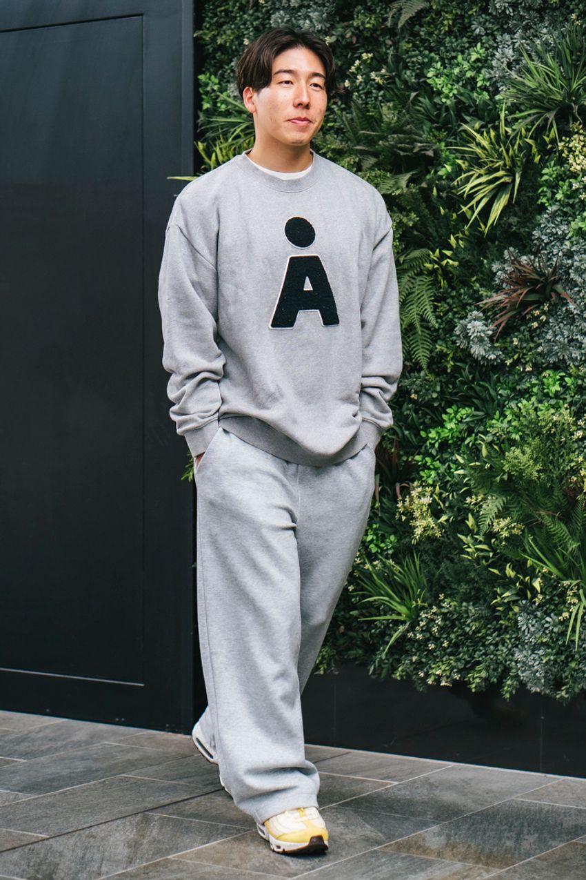 秋の“スウェットスタイル”5例をスナップで厳選！洒落者たちが選んだブランドと着こなし - 3枚目の画像