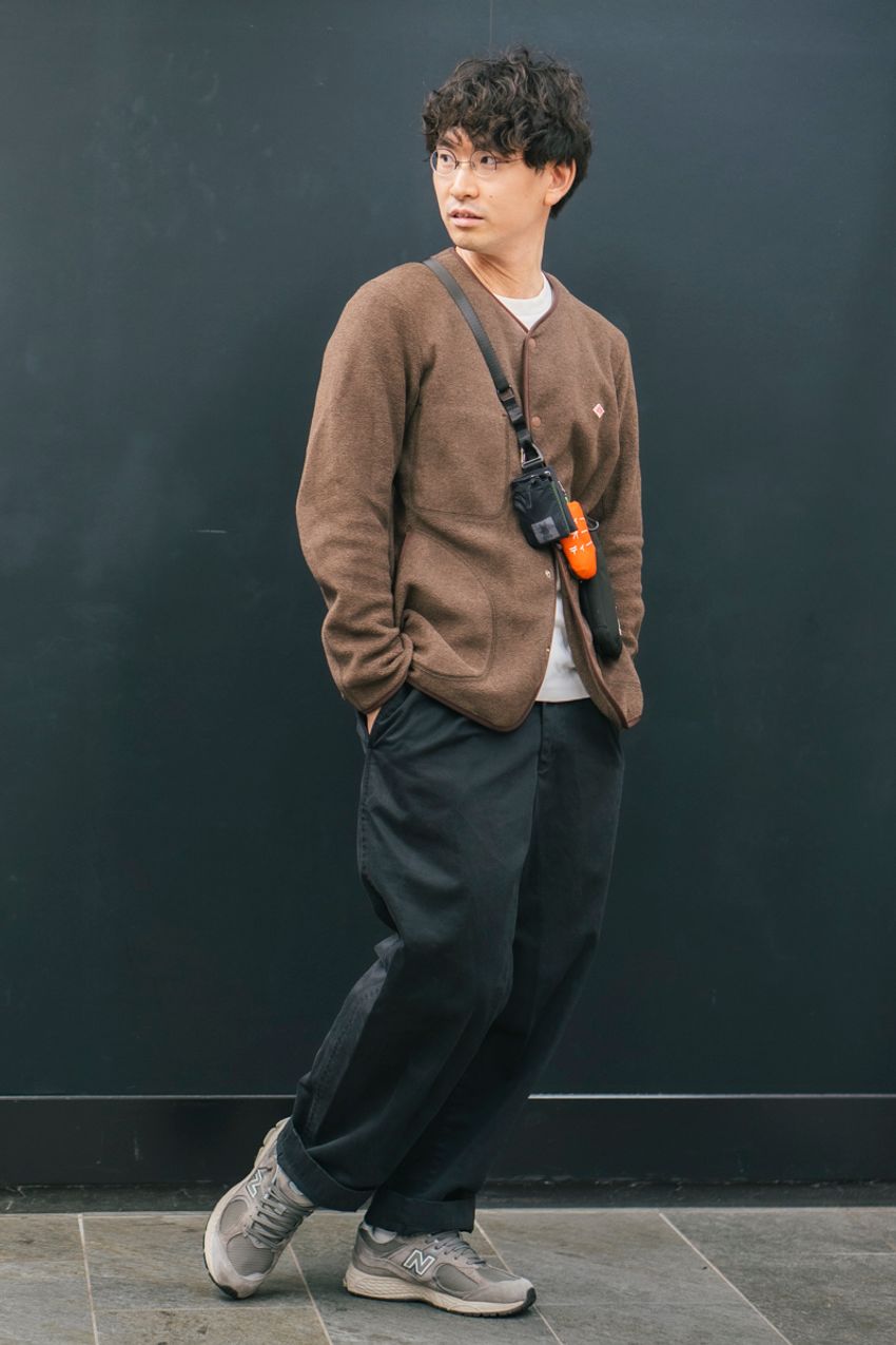 秋はやっぱり“カーディガン”！着脱も便利で品もある羽織モノ、その好サンプルを街角で - 6枚目の画像