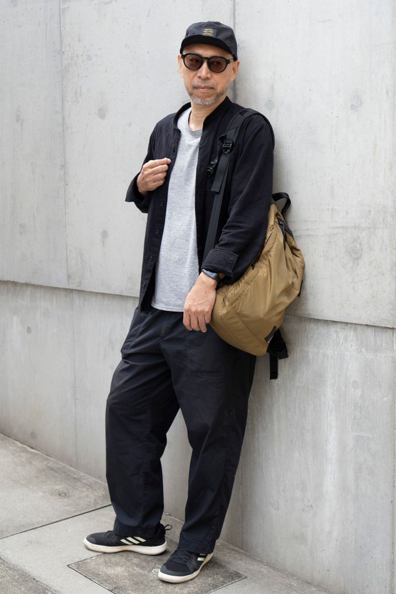 シャツ=無印良品 Tシャツ=パタゴニア パンツ=ユニクロ シューズ=アディダス 帽子=ノーブランド 眼鏡=ゾフ バッグ=ザブラウンバッファロー