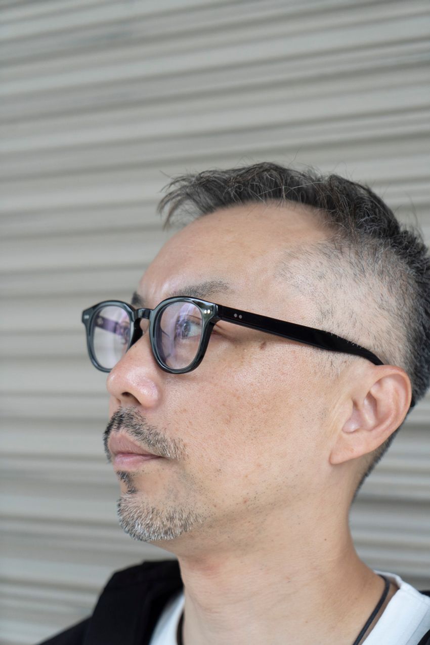 お洒落見えに効果的な“黒縁メガネ”。服との相性、人気のブランドを街頭調査！ - 3枚目の画像