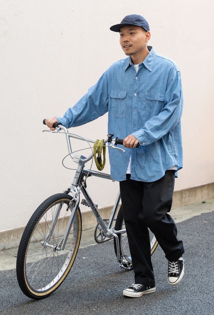 シャツ=ビッグマック Tシャツ=オンエアー パンツ=シティライツ シューズ=コンバース 帽子=ガーベッジ ピアス=フィンガリン