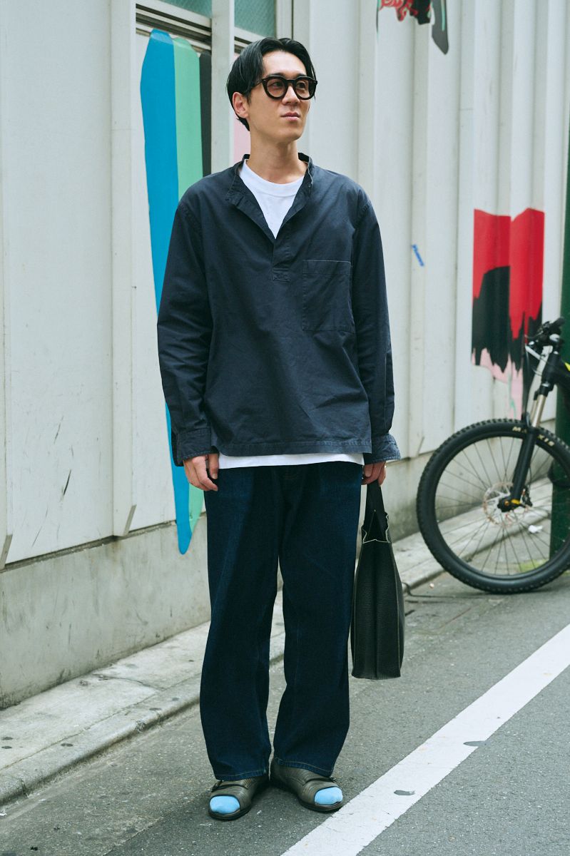 マーガレットハウエルのシャツコーディネート | 251019-1541-59 佐野佑樹