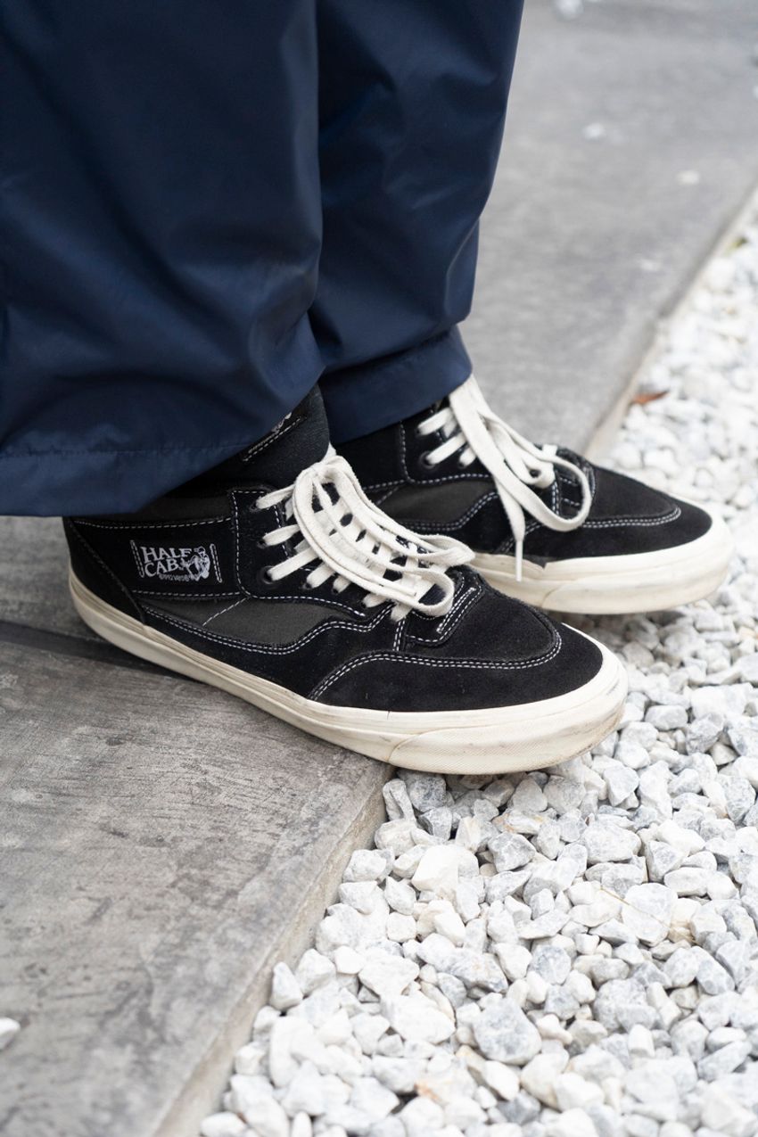 洒落者5名に聞いた「そのシャツ、どのブランドですか？」。街角スナップで着こなしとともに調査！ - 5枚目の画像