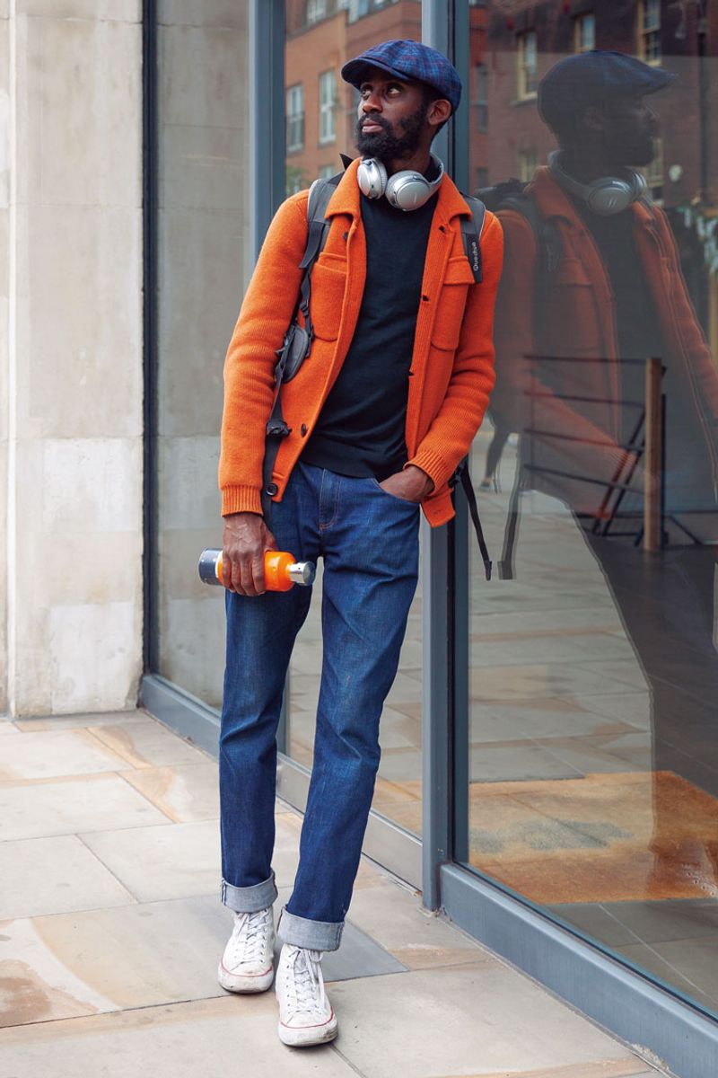 目を引くオレンジを、ぬくもりあるニットに応用 ガブリエル