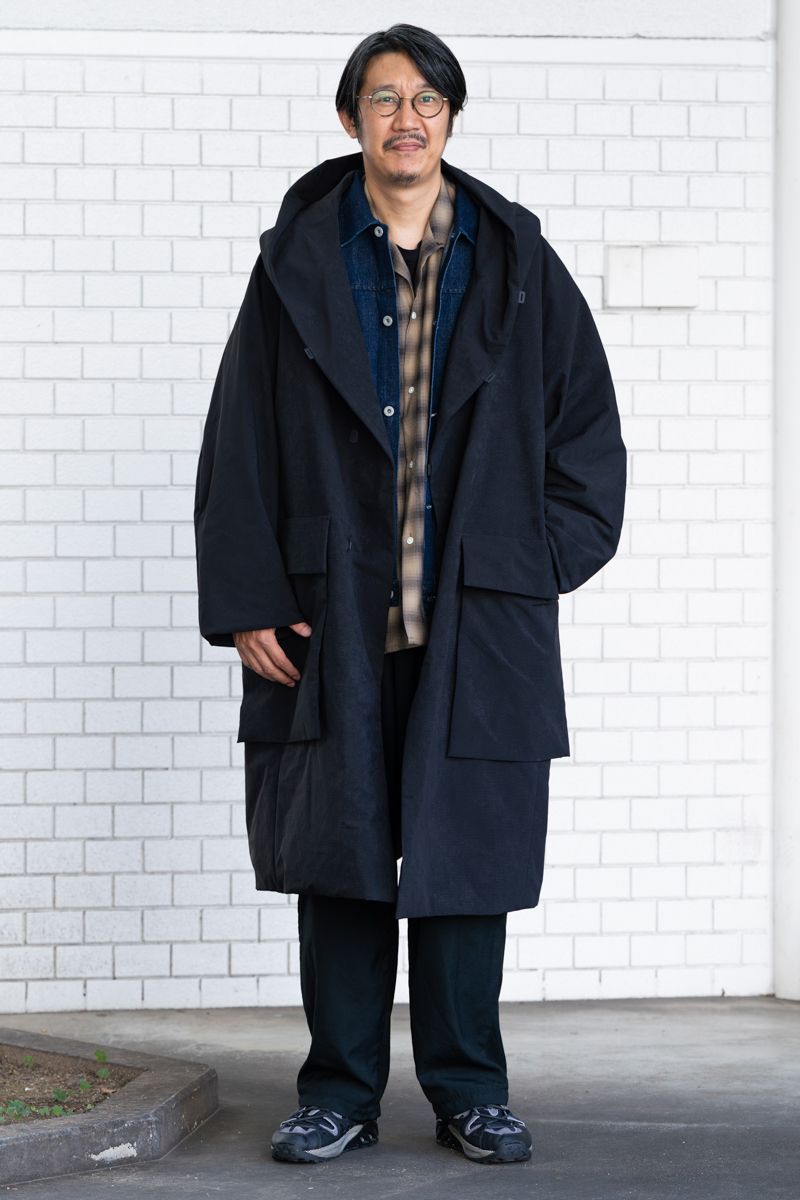 テアトラのコートコーディネート | 251020-2108-58 今井 丈 4枚目の写真