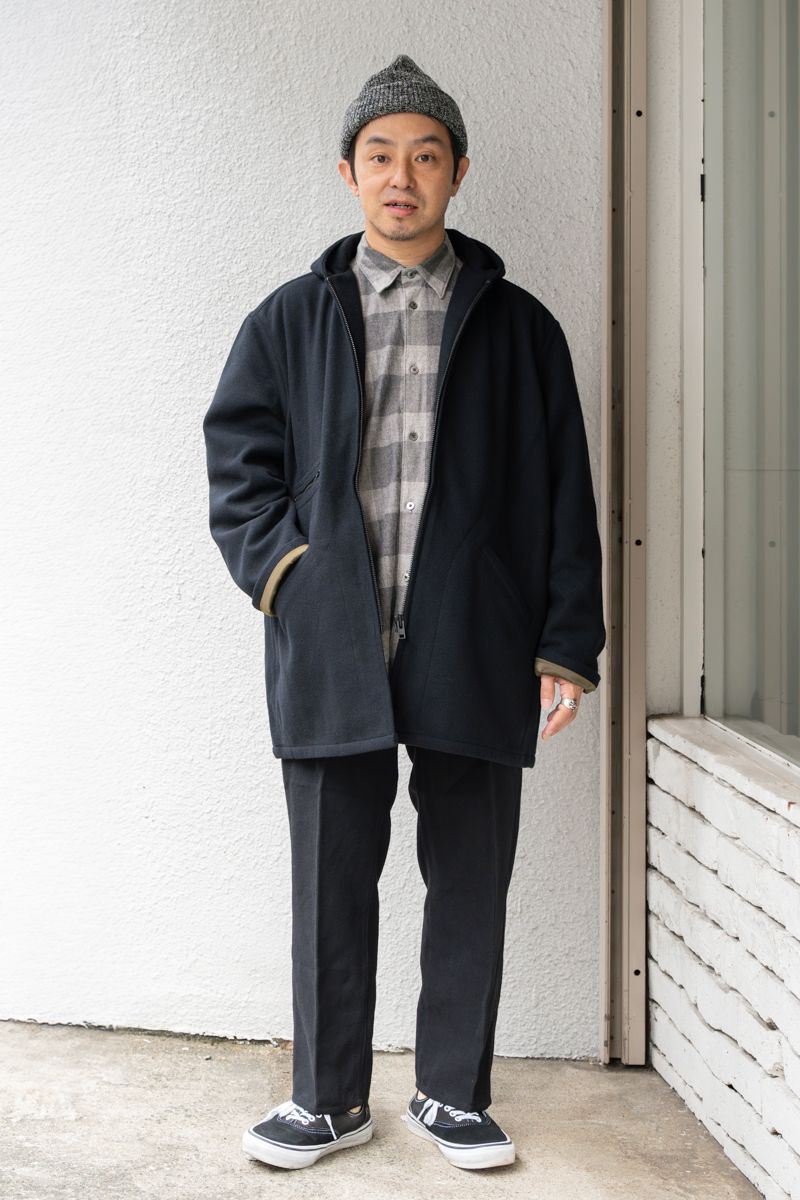 コート、シャツ、パンツ＝すべてフジト