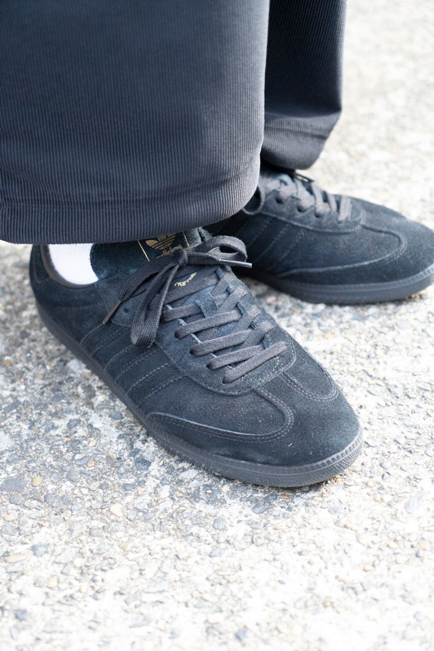 【黒いワイドパンツの実用集】これよりラク＆シックなパンツ、他にある!? 街角スナップ5選 - 7枚目の画像