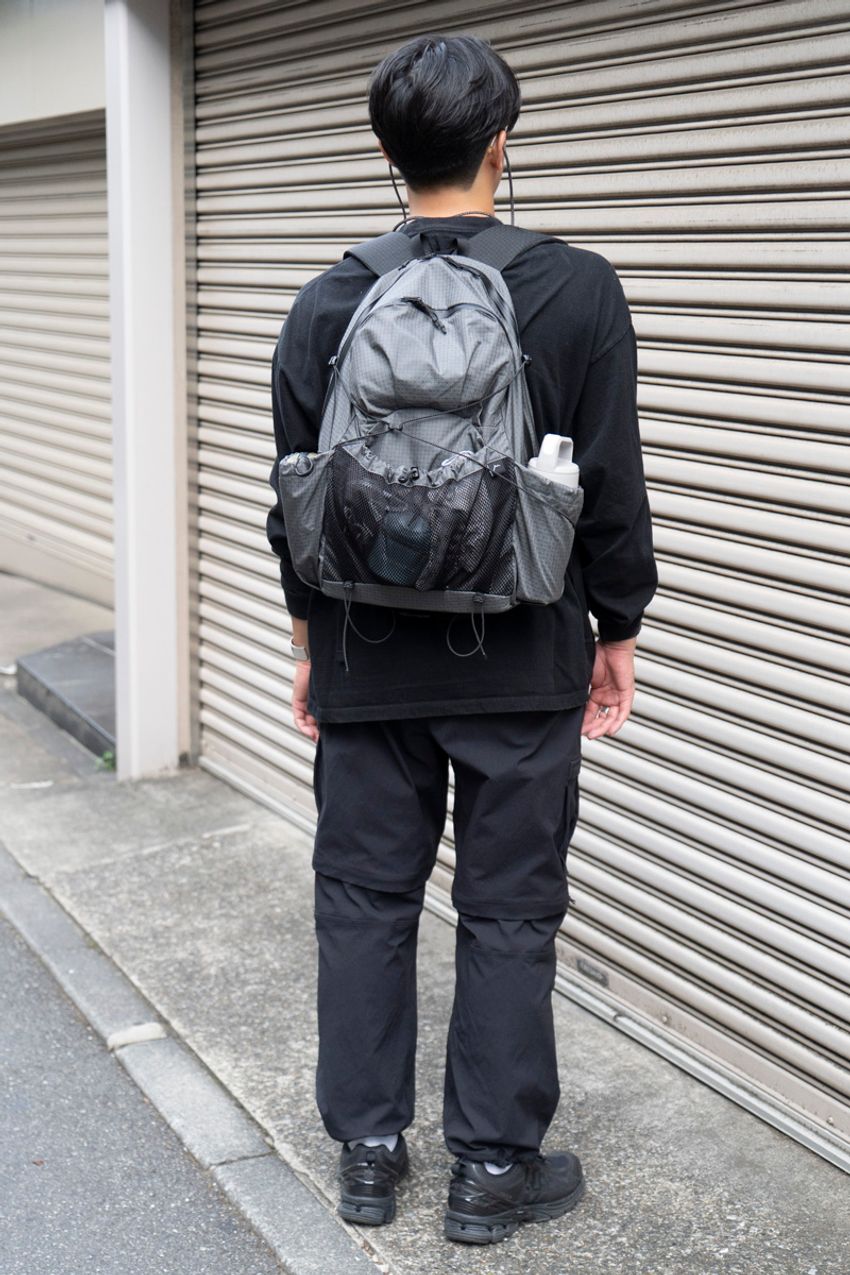 大人のニューバランス活用法。グレーと双璧をなす人気カラー“ブラック派”5名をパパラッチ！ - 15枚目の画像