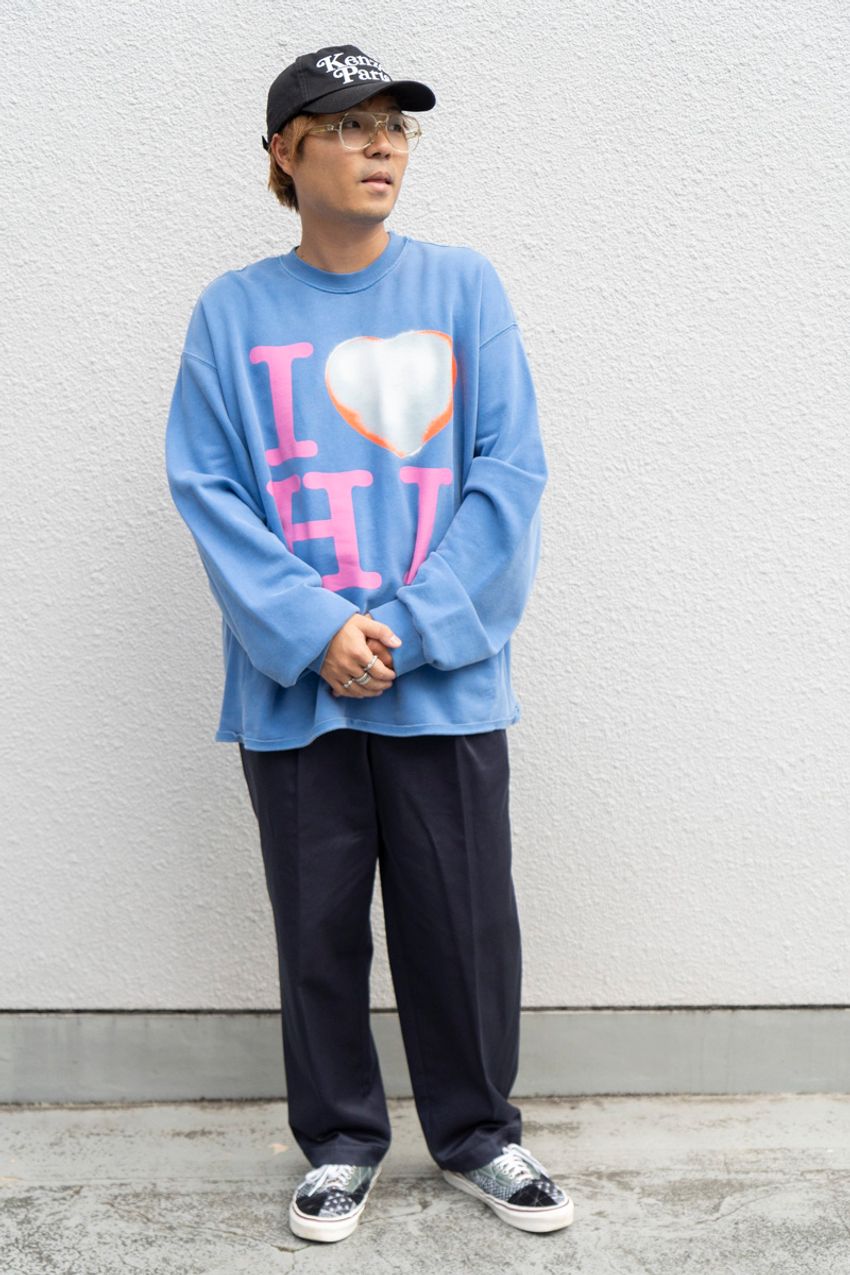 【黒いワイドパンツの実用集】これよりラク＆シックなパンツ、他にある!? 街角スナップ5選 - 8枚目の画像