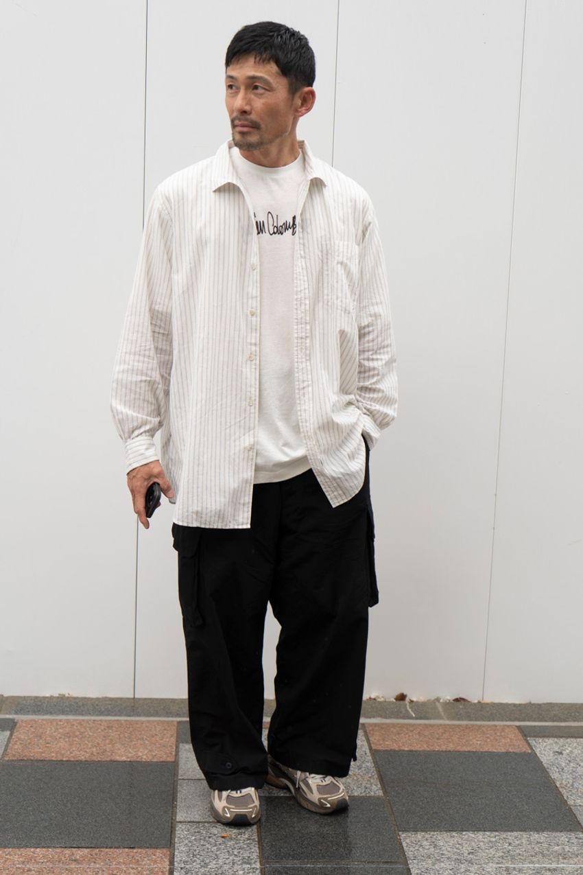 武骨すぎない“カーゴパンツ”の取り入れ方5選！街の大人が実践したシャツ合わせ、モノトーンetc - 3枚目の画像