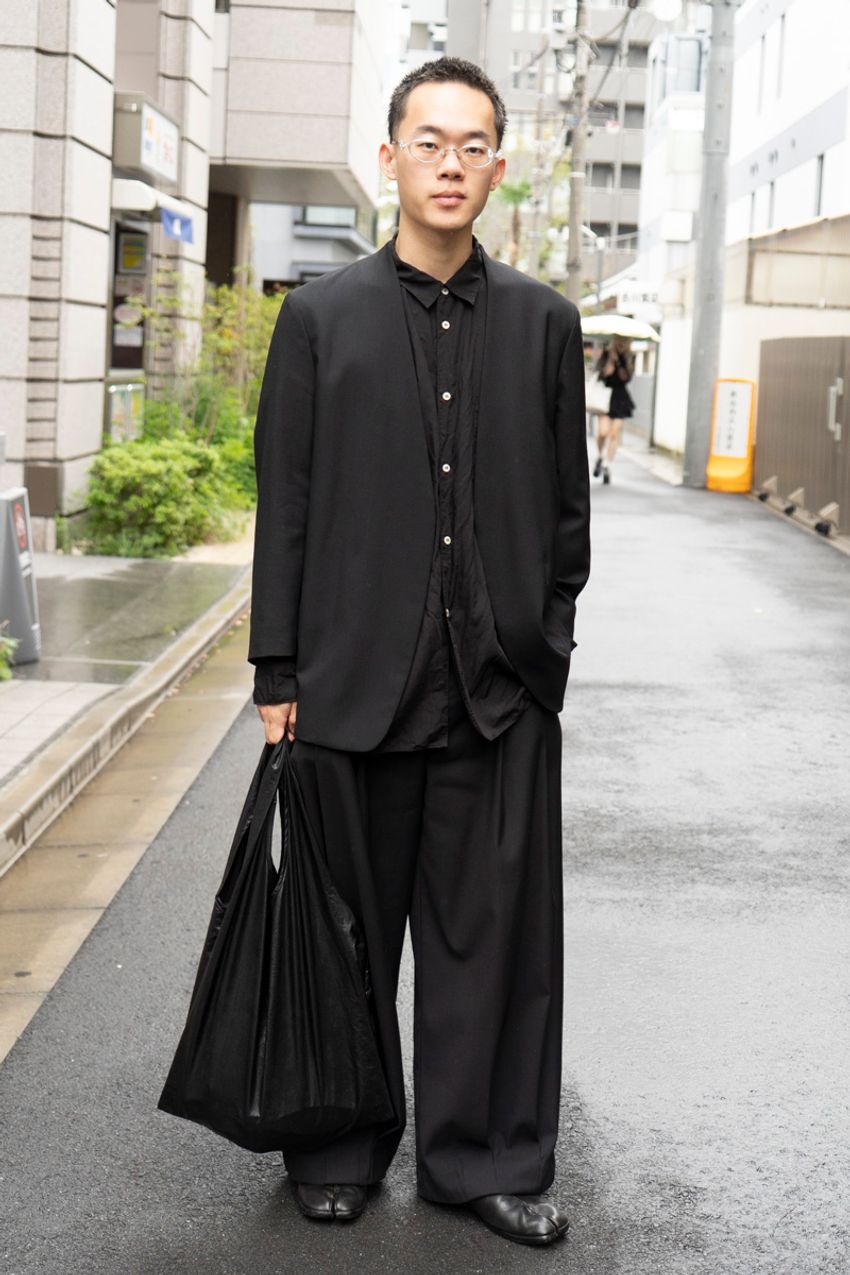 「真っ黒だけじゃダメですか？」ストリートで目立っていた全身黒好きは“シルエットメイク”が秀逸だった！ - 1枚目の画像