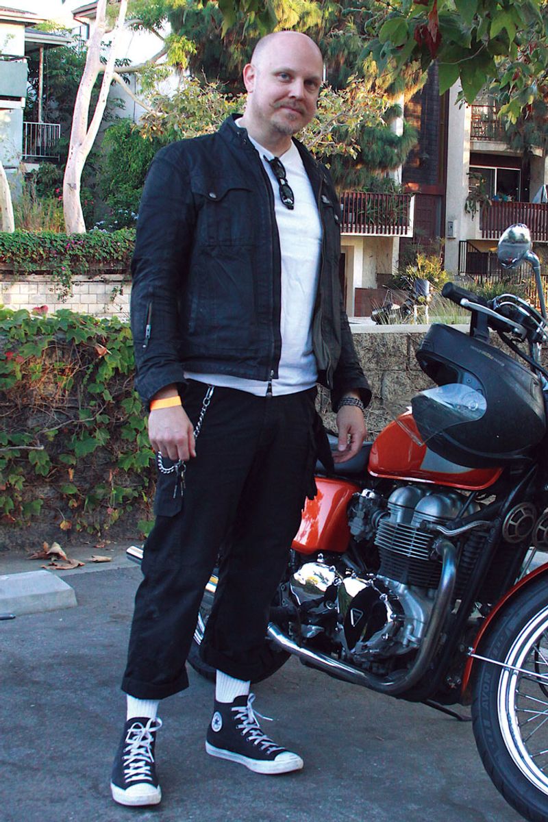 モノトーンだからこそ、絶妙なバランスが活きる ジェイソン