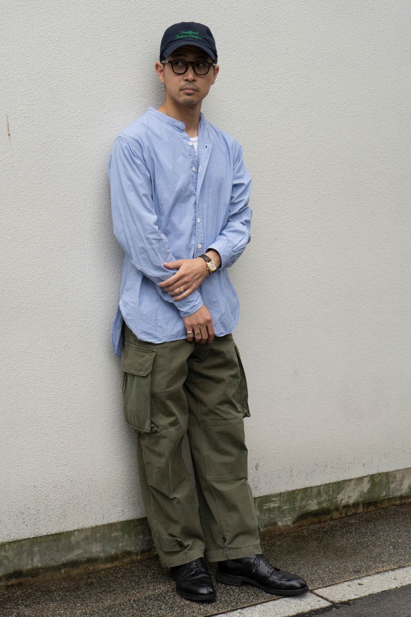 シャツ＝アーチ　Tシャツ＝ヘインズ　パンツ＝フランス軍　シューズ＝オールデン　帽子＝トラディショナルアウトドアデザイン　眼鏡＝ギュパール　腕時計＝ロレックス　リング＝カルティエ　リング2＝古着