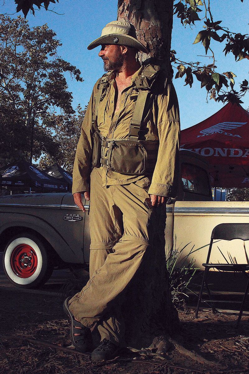 武骨なカーキでとことんワイルドに サーシャ