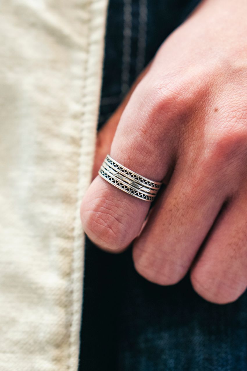 インナーにもアウターにも！「デニムジャケット」の最新スタイル5選を街角スナップで - 5枚目の画像