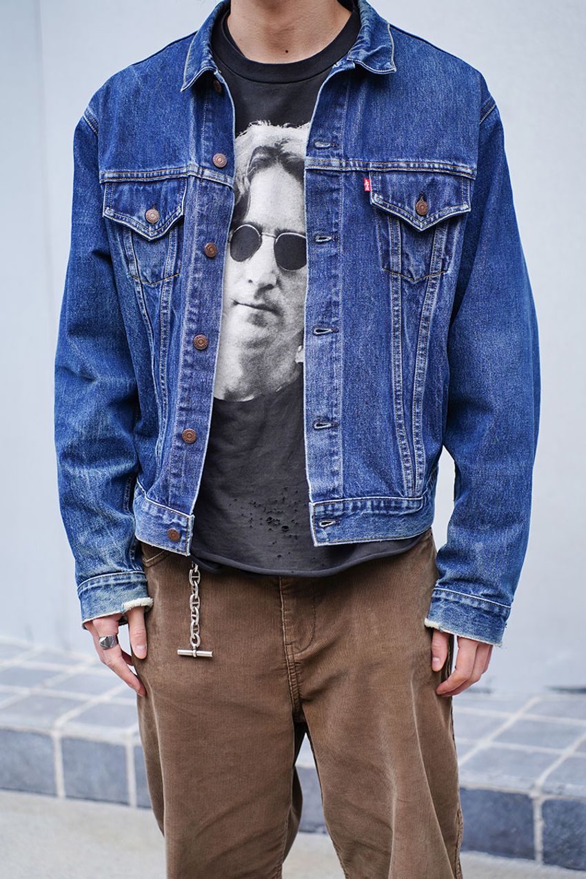インナーにもアウターにも！「デニムジャケット」の最新スタイル5選を街角スナップで - 13枚目の画像