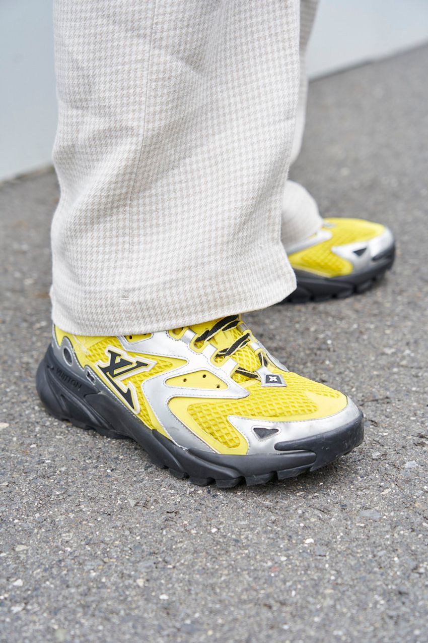 スラックス、ニットジャケットetc.「キレイめカジュアル」を体現した大人5名の着こなし - 3枚目の画像