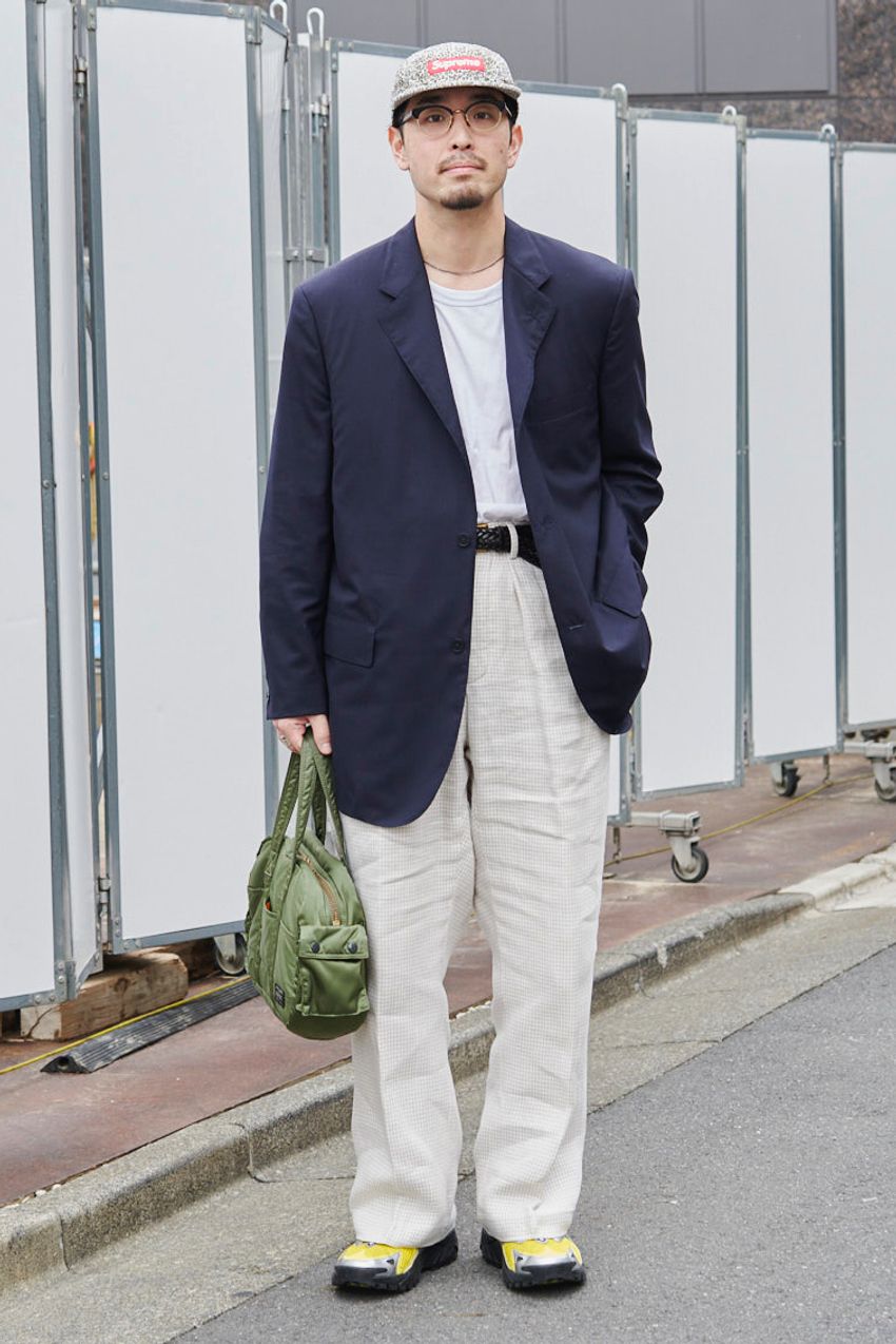 スラックス、ニットジャケットetc.「キレイめカジュアル」を体現した大人5名の着こなし - 2枚目の画像