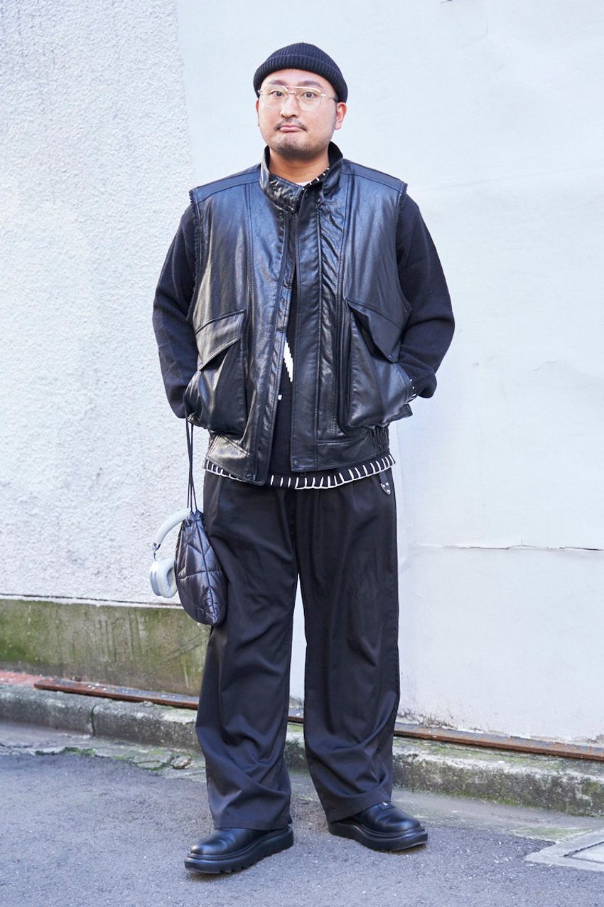 万能すぎる“黒ベスト”。5人の実例で解く、“着回し力最強”とされる理由 - 5枚目の画像