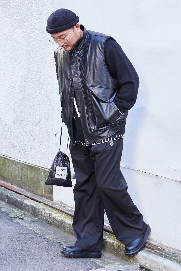 ベスト フリークスストア  ニット マーティンキム  パンツ シーイン  シューズ ジーユー×アンダーカバー  帽子 ユニクロ  眼鏡 ブルーエレファント  バッグ シテン  腕時計 ロレックス  ブレスレット エルメス  リング トムウッド