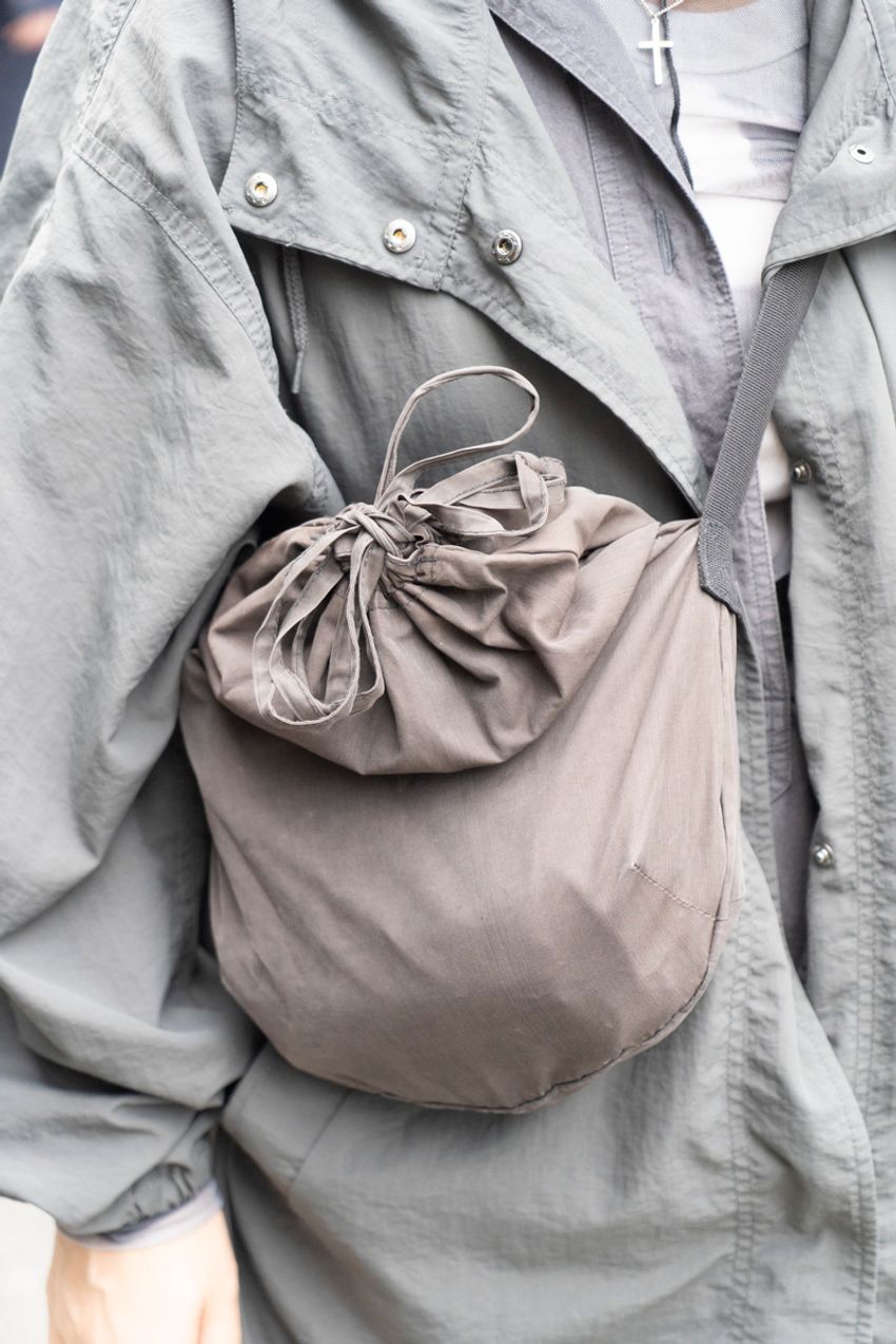 冬は品良く着られる“グレー”を取り入れよ！5名のコーデ好例をスナップで厳選 - 16枚目の画像