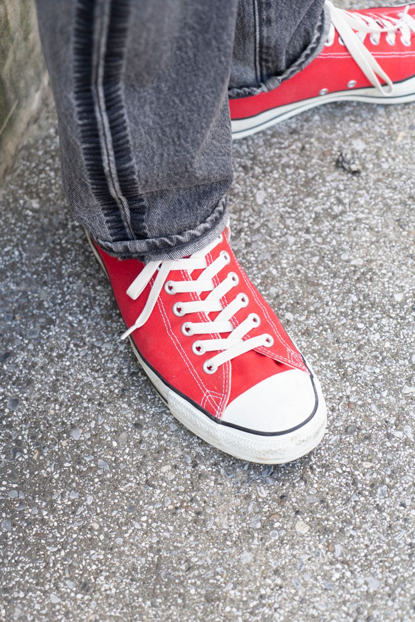 スウェットをシンプルに、お洒落に着こなすコツ。参考になる5名の着こなしをスナップで - 3枚目の画像