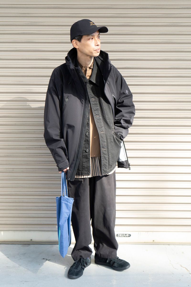 デサント×グラフペーパーのコートコーディネート | 251124-0910-41 石井亮次 3枚目の写真