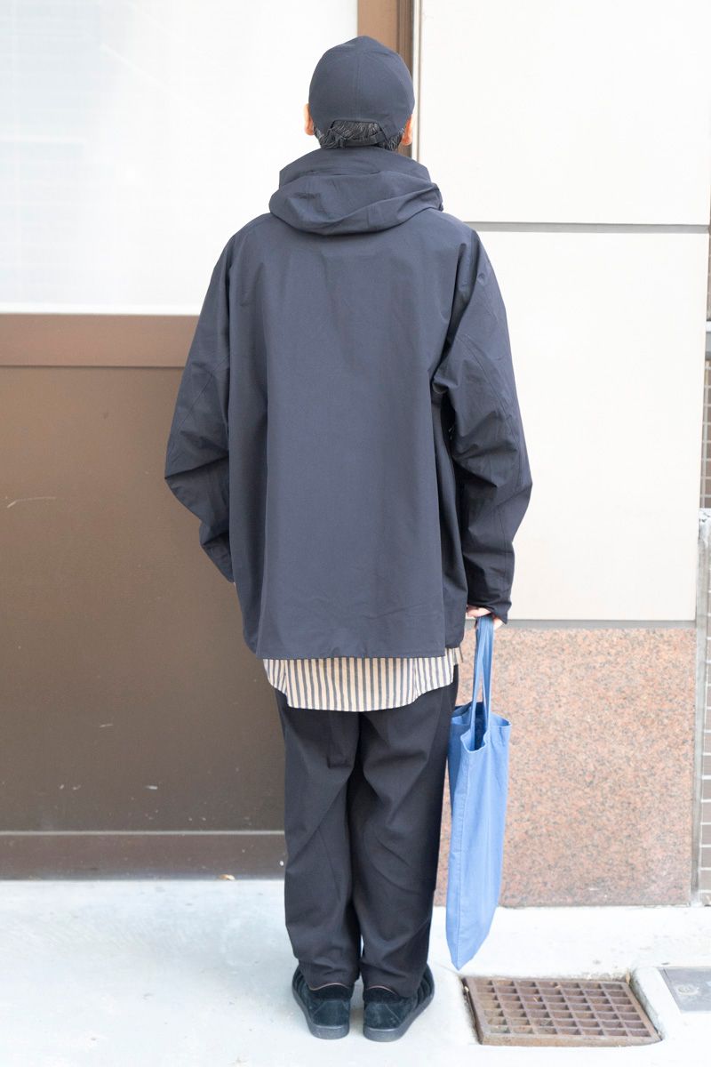 デサント×グラフペーパーのコートコーディネート | 251124-0910-41 石井亮次 4枚目の写真