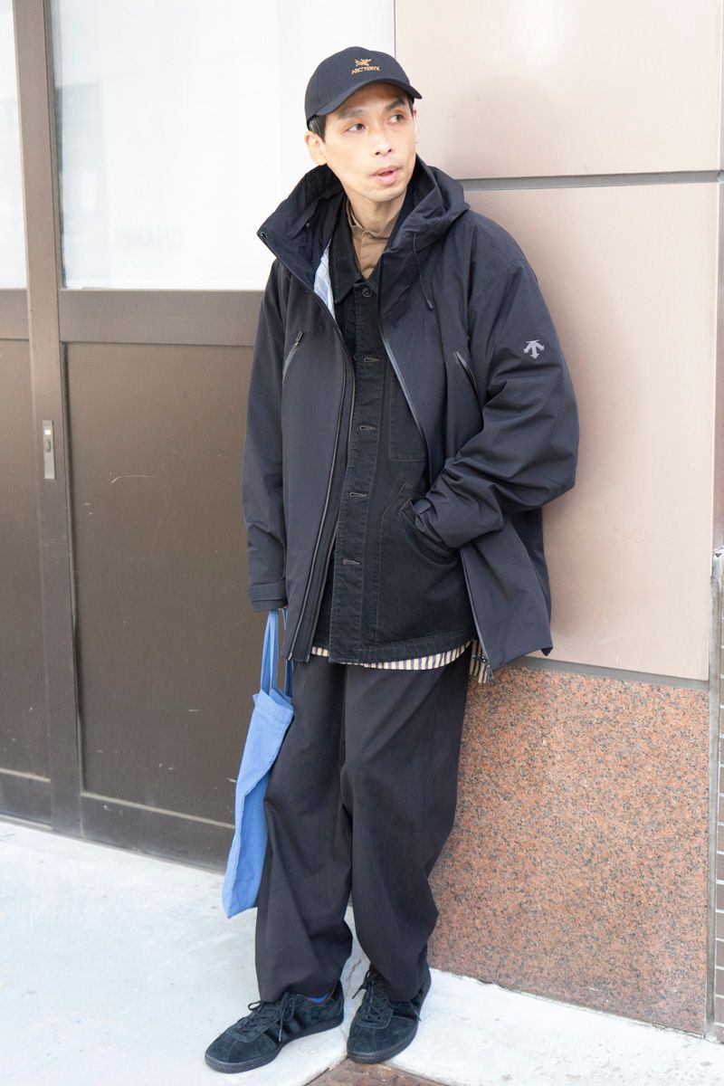 デサント×グラフペーパーのコートコーディネート | 251124-0910-41 石井亮次 2枚目の写真