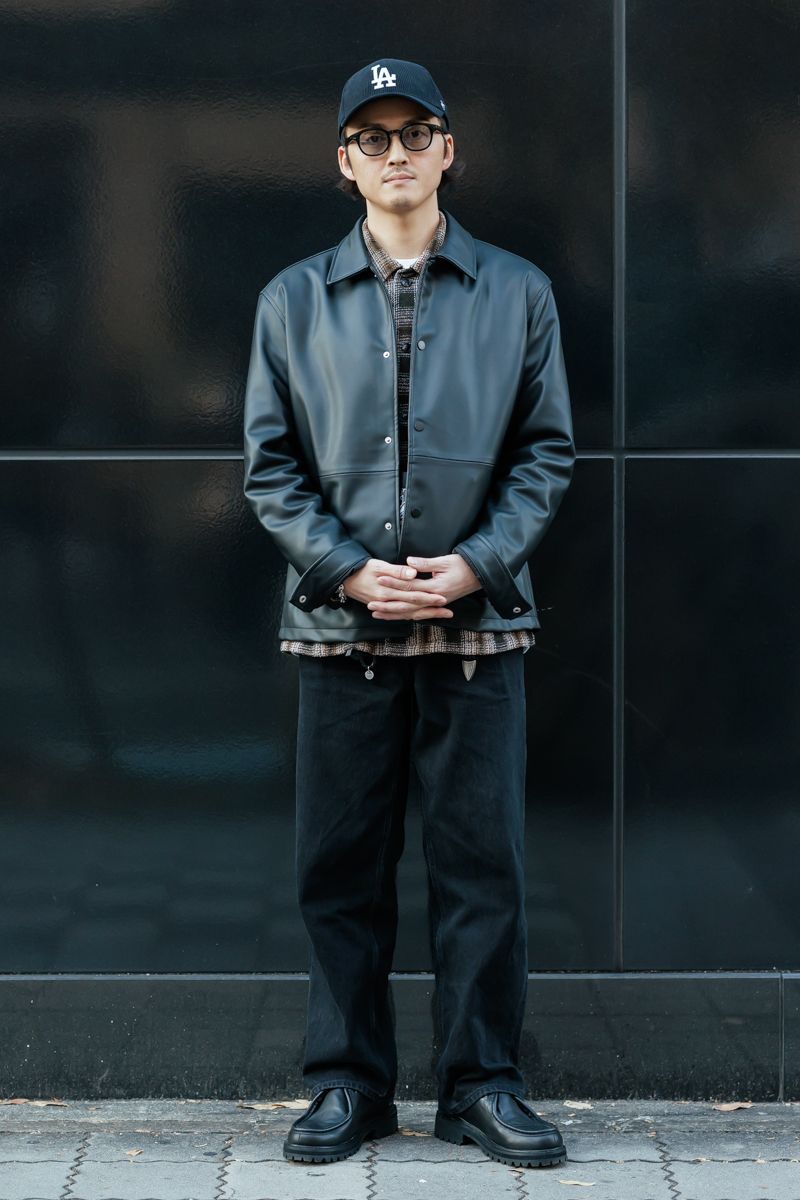 ジャケット 不明  Tシャツ エディフィス  パンツ 不明  シューズ ピージー×スティーブンアラン  帽子 ニューエラ  眼鏡 ニューエラ  バッグ シュプリーム  腕時計 アップル  リング 不明