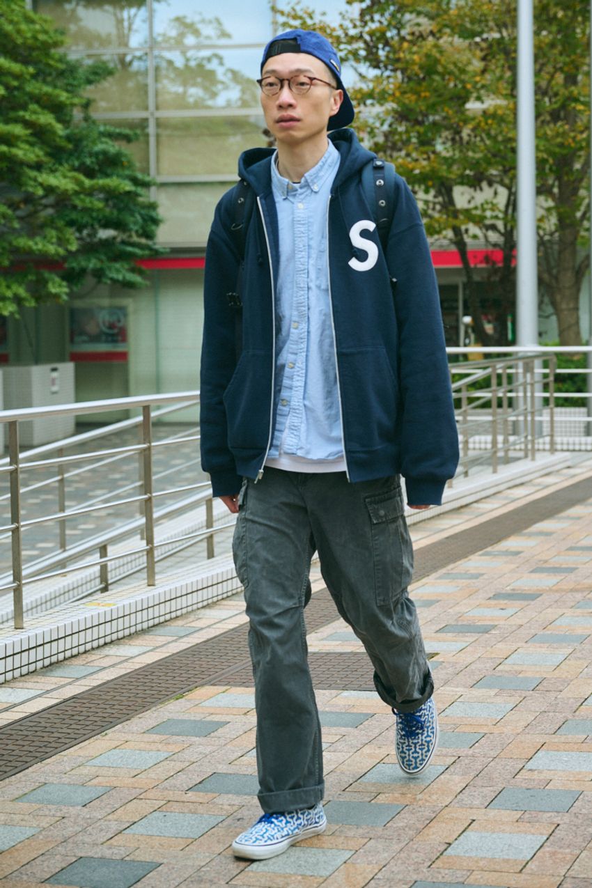 サラッと、"大人のシュプリーム"コーデ集。定番のキャップにパーカ、バックパックetc. - 6枚目の画像