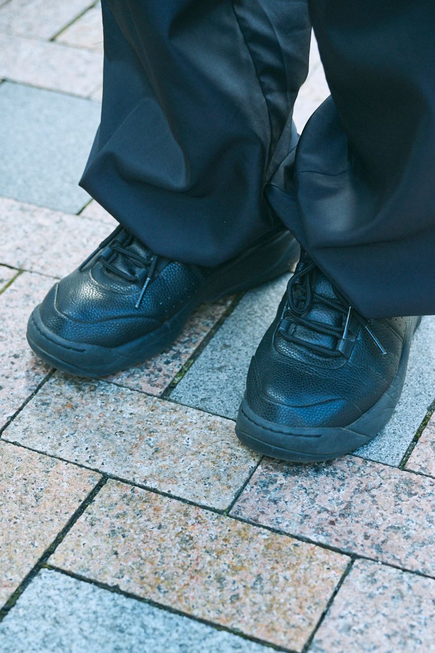 重たく見えない黒コーデ。その秘訣は“ゆるパン”にあり！ルーズにキメた5人の洒落者たち - 5枚目の画像