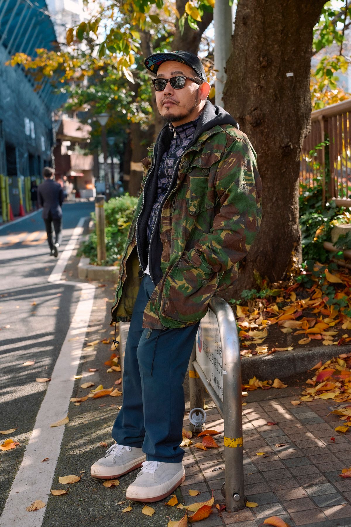 ジャケット、ブルゾン、パンツ＝すべて古着