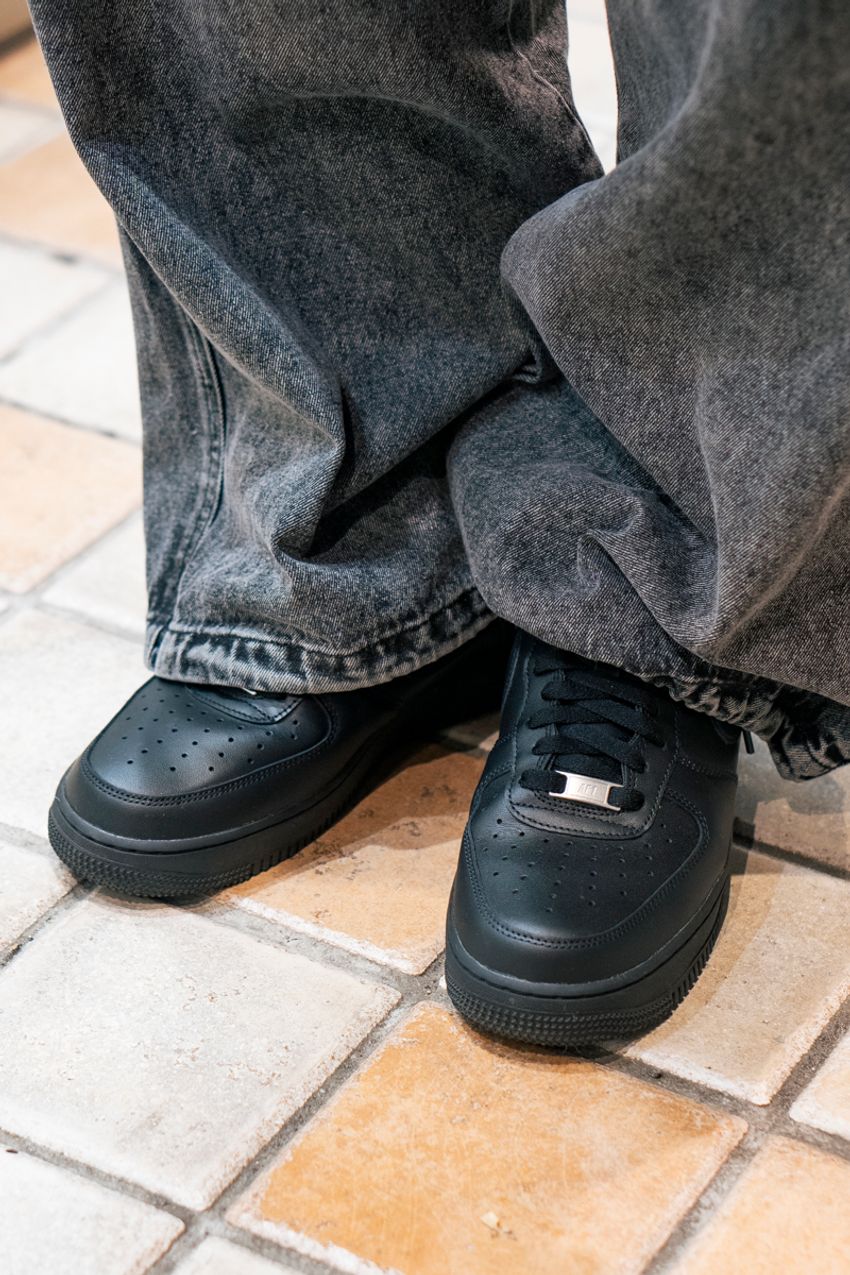 真っ黒じゃない、"グレーデニム"がちょうどいい。抜け感をもらたした洒落者5人 - 11枚目の画像