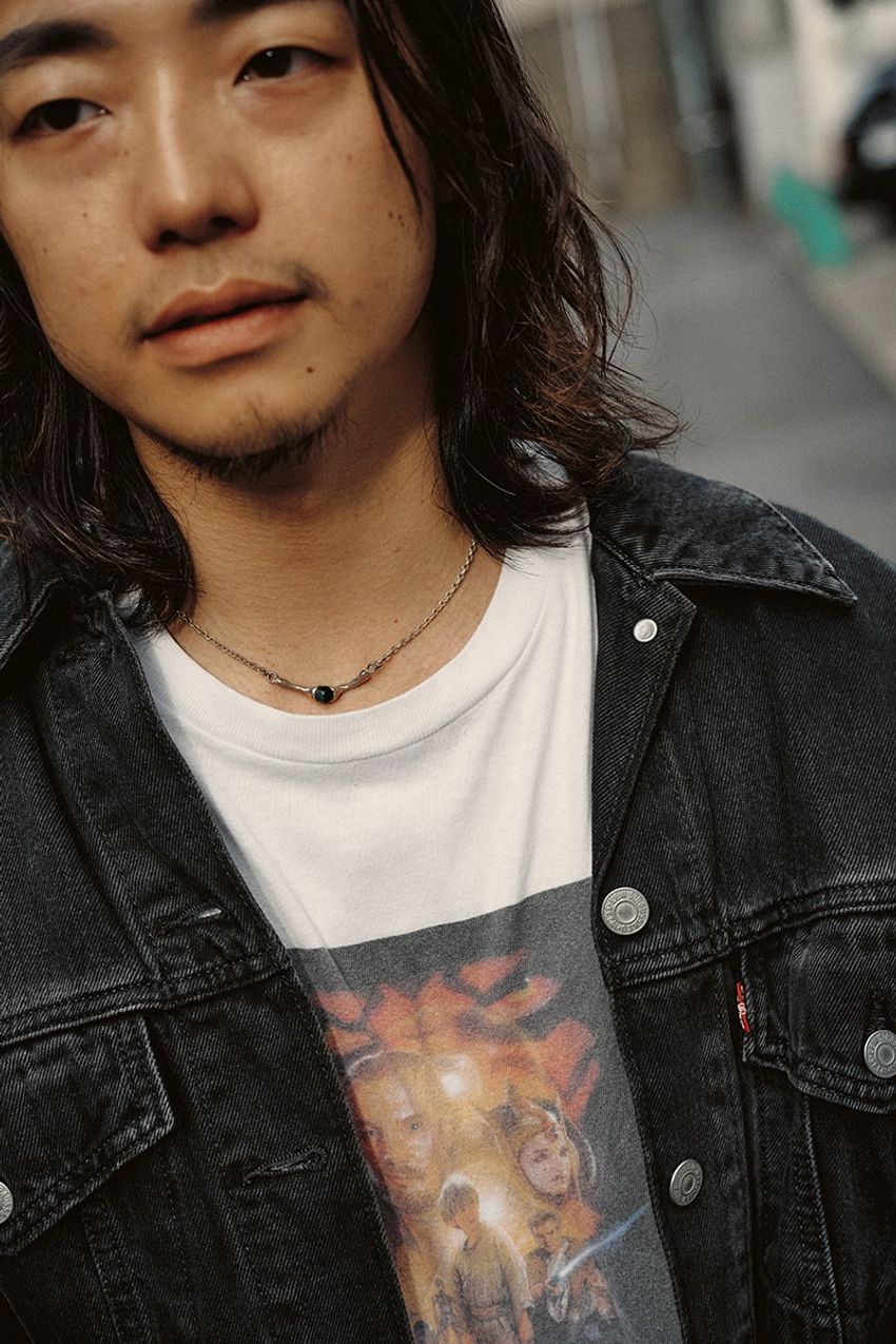 人気のベージュパンツは黒トップス一択？ 絶対に外さない鉄板カラーコーデをおさらいしよう - 9枚目の画像