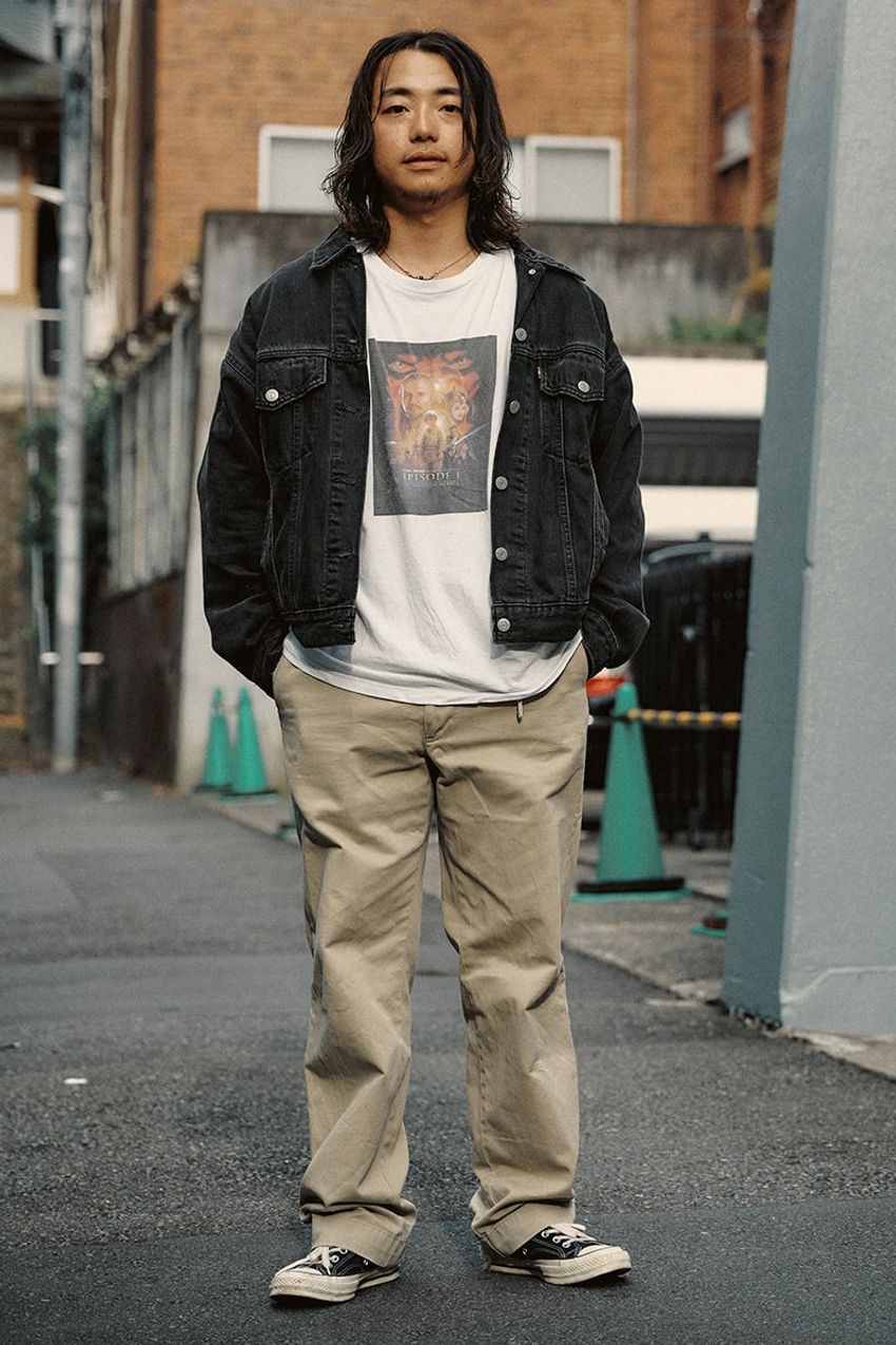 人気のベージュパンツは黒トップス一択？ 絶対に外さない鉄板カラーコーデをおさらいしよう - 8枚目の画像