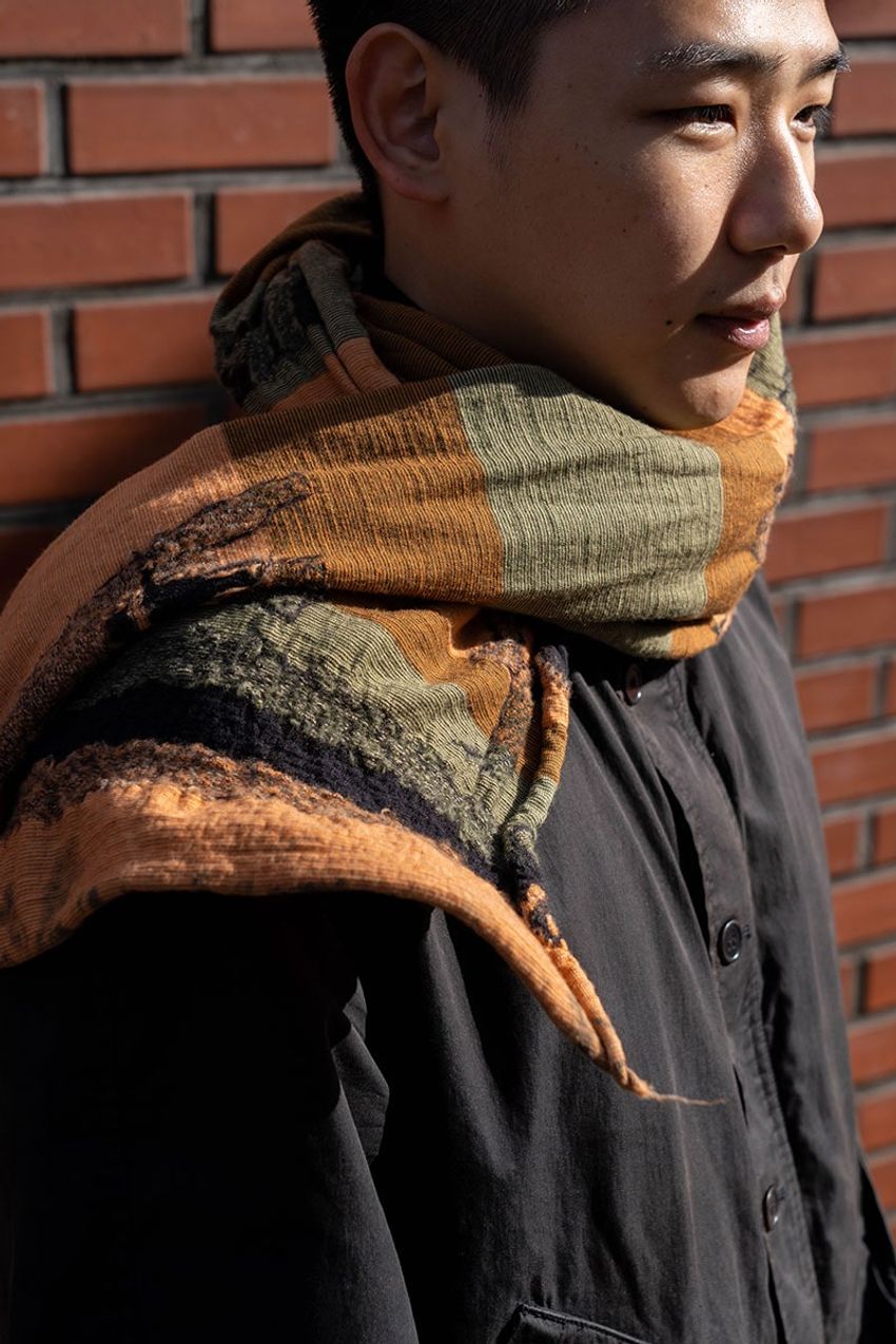 首元に彩りを添えた「冬のマフラーコーデ」5選！東京＆韓国の洒落者たちの模範解答 - 19枚目の画像