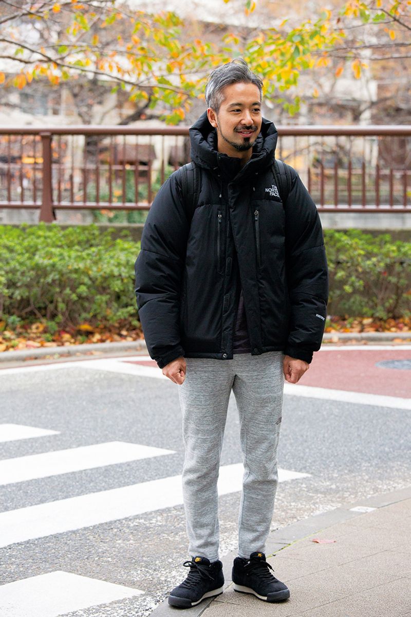 ミニマルなアイテムと色使いのシティアウトドアスタイル 菅原 悠