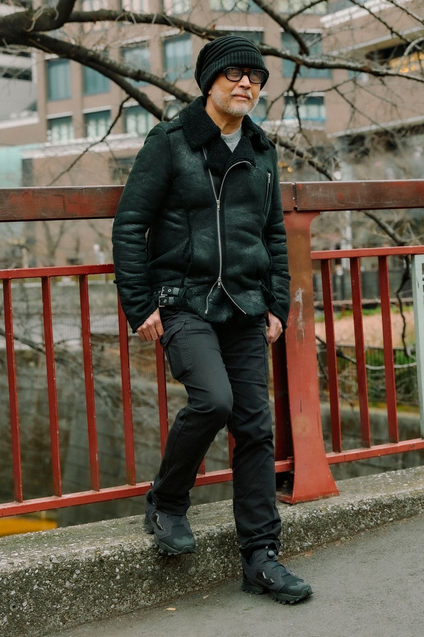 【50代、60代】洒落た先輩たちが実践した“オールブラックコーデ”。トレンドを超えた説得力の由来 - 10枚目の画像