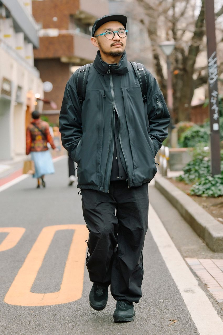 【黒ジャンパー厳選集】春に使える軽アウターを街角スナップで調査！5名の洒落者たちの愛用品 - 6枚目の画像