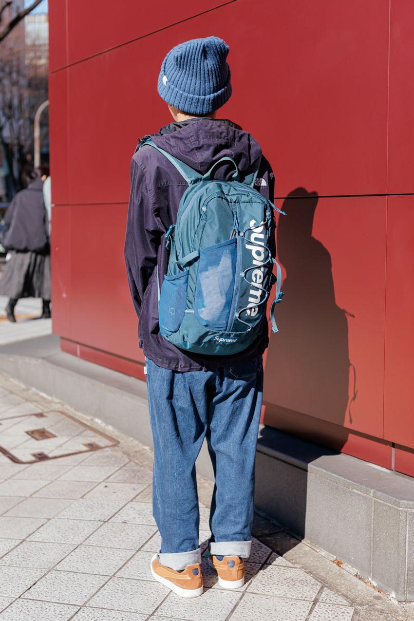 サラッと、"大人のシュプリーム"コーデ集。定番のキャップにパーカ、バックパックetc. - 9枚目の画像