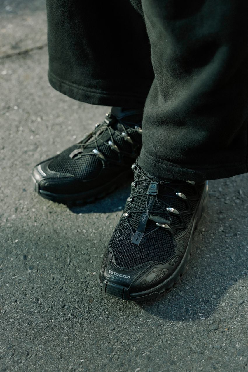 「XT-6」だけじゃない！洒落者たちが愛用する「サロモン」スニーカーとコーデ方法 - 5枚目の画像